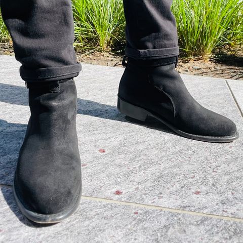Thursday Rogue in Thursday / Black Suede