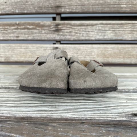 Birkenstock Boston in Taupe Suede