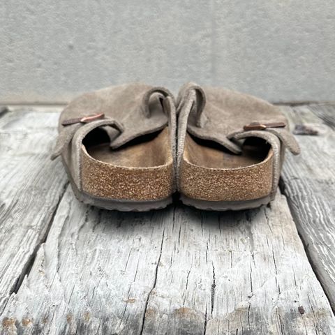 Birkenstock Boston in Taupe Suede