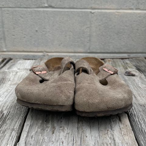 Birkenstock Boston in Taupe Suede