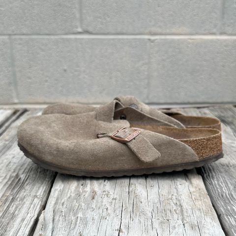 Birkenstock Boston in Taupe Suede