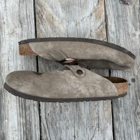 Birkenstock Boston in Taupe Suede