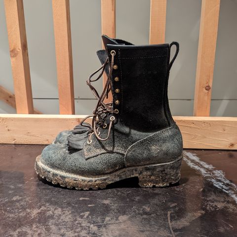 Viberg 155 Smokejumper Work Boot in Seidel Black Oil Tan Roughout