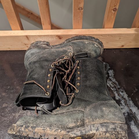 Viberg 155 Smokejumper Work Boot in Seidel Black Oil Tan Roughout