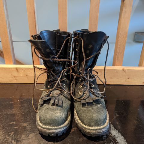 Viberg 155 Smokejumper Work Boot in Seidel Black Oil Tan Roughout