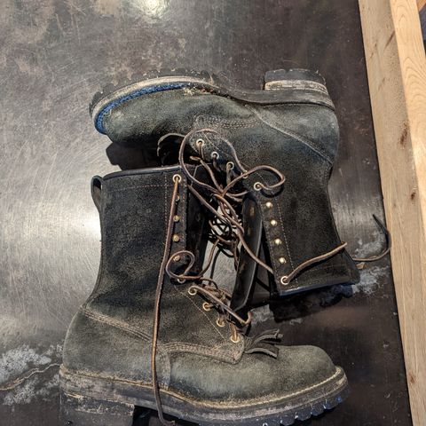 Viberg 155 Smokejumper Work Boot in Seidel Black Oil Tan Roughout