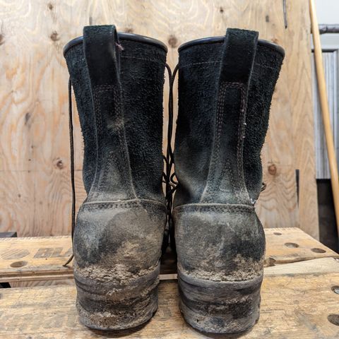 Viberg 155 Smokejumper Work Boot in Seidel Black Oil Tan Roughout