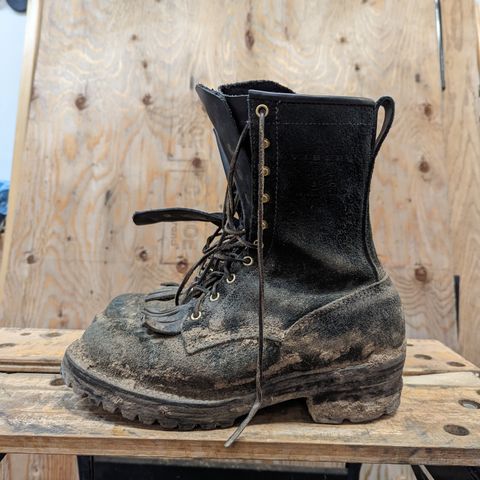 Viberg 155 Smokejumper Work Boot in Seidel Black Oil Tan Roughout