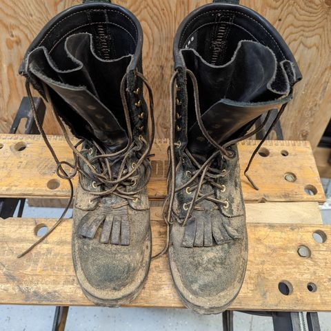 Viberg 155 Smokejumper Work Boot in Seidel Black Oil Tan Roughout