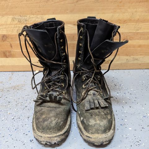 Viberg 155 Smokejumper Work Boot in Seidel Black Oil Tan Roughout
