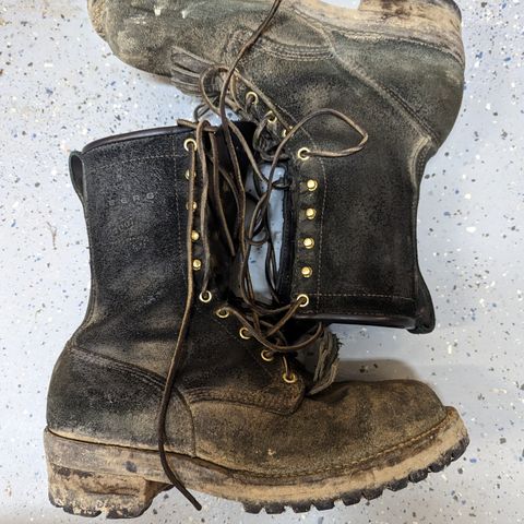 Viberg 155 Smokejumper Work Boot in Seidel Black Oil Tan Roughout