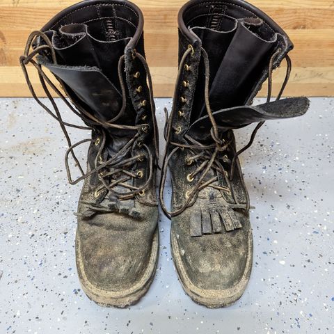 Viberg 155 Smokejumper Work Boot in Seidel Black Oil Tan Roughout