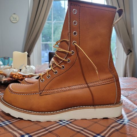 Red Wing 8-Inch Classic Moc in S.B. Foot Oro Legacy