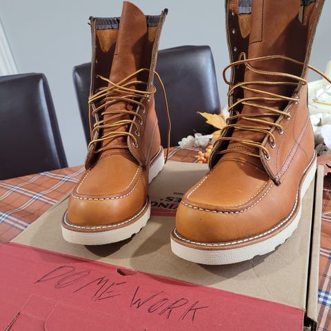 Red Wing 8-Inch Classic Moc in S.B. Foot Oro Legacy