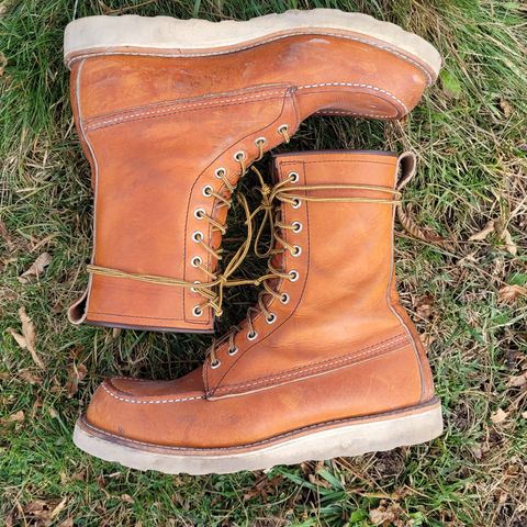 Red Wing 8-Inch Classic Moc in S.B. Foot Oro Legacy
