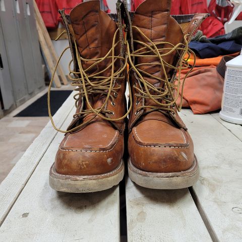 Red Wing 8-Inch Classic Moc in S.B. Foot Oro Legacy