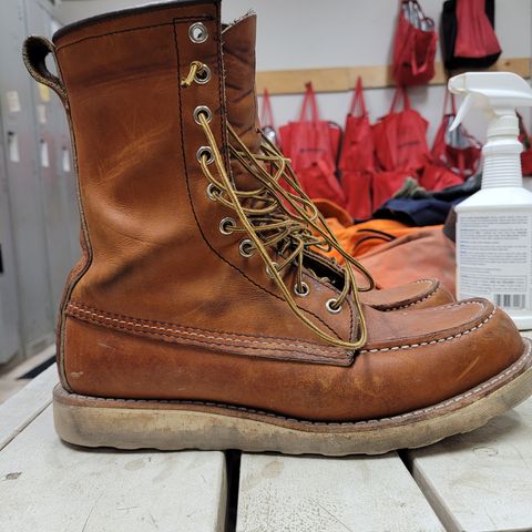 Red Wing 8-Inch Classic Moc in S.B. Foot Oro Legacy