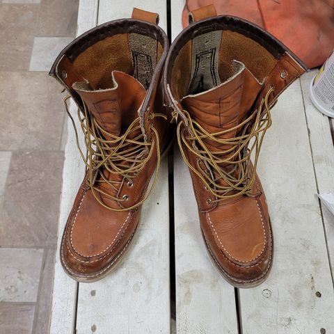 Red Wing 8-Inch Classic Moc in S.B. Foot Oro Legacy