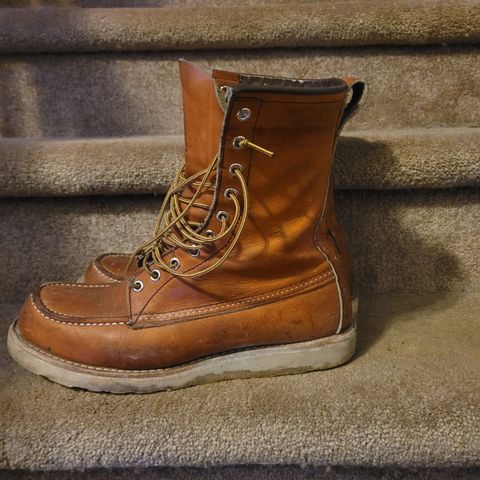 Red Wing 8-Inch Classic Moc in S.B. Foot Oro Legacy