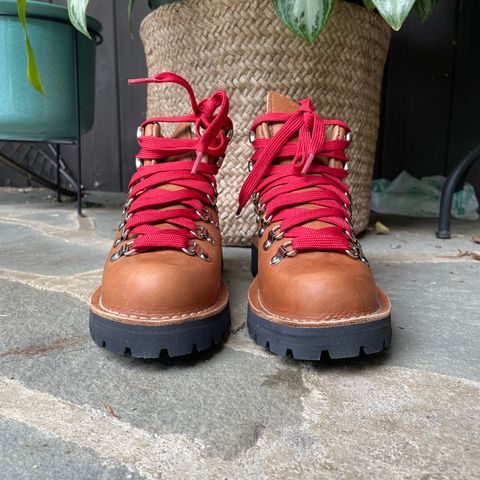 Danner Mountain Light in Cascade Clovis Full Grain