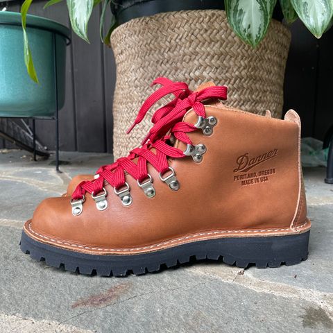 Danner Mountain Light in Cascade Clovis Full Grain