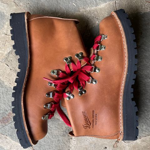 Danner Mountain Light in Cascade Clovis Full Grain