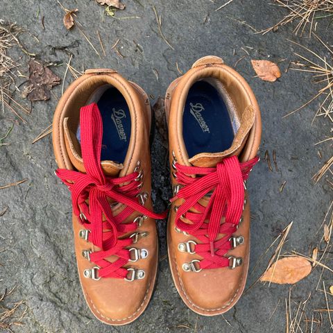 Danner Mountain Light in Cascade Clovis Full Grain