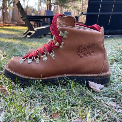 Danner Mountain Light in Cascade Clovis Full Grain