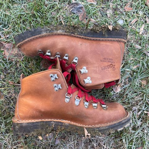 Danner Mountain Light in Cascade Clovis Full Grain