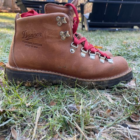 Danner Mountain Light in Cascade Clovis Full Grain