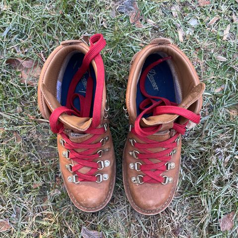 Danner Mountain Light in Cascade Clovis Full Grain