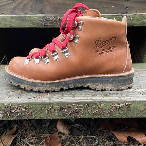 Danner Mountain Light in Cascade Clovis Full Grain