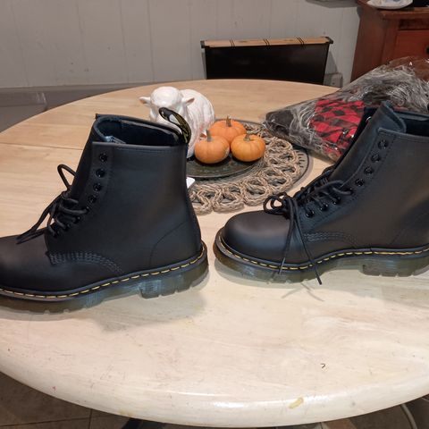 Dr. Martens 1460 SR in Industrial Full Grain