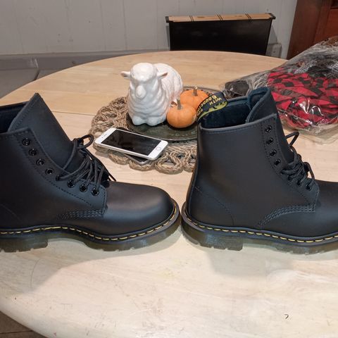 Dr. Martens 1460 SR in Industrial Full Grain