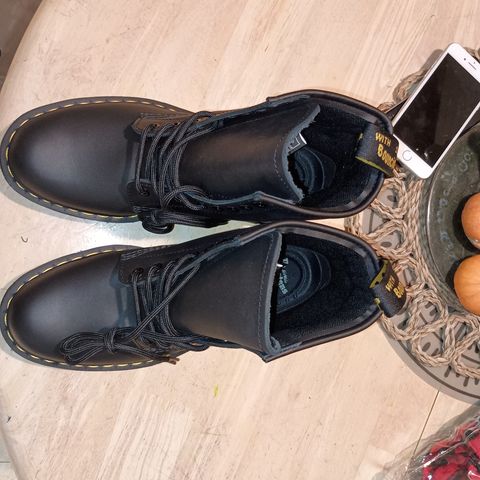 Dr. Martens 1460 SR in Industrial Full Grain