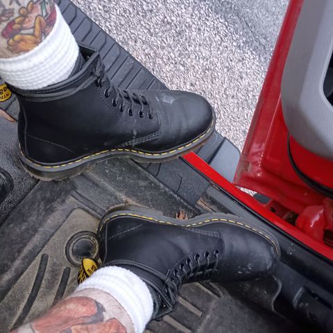 Dr. Martens 1460 SR in Industrial Full Grain