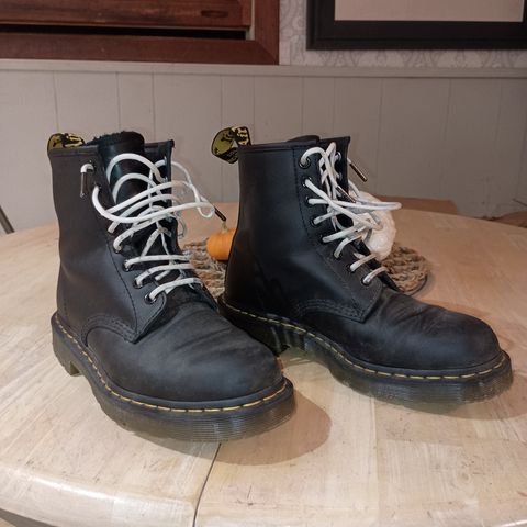 Dr. Martens 1460 SR in Industrial Full Grain
