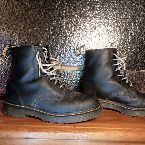 Dr. Martens 1460 SR in Industrial Full Grain