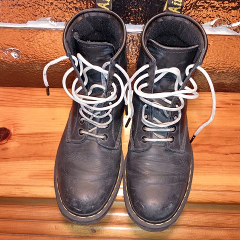 Dr. Martens 1460 SR in Industrial Full Grain