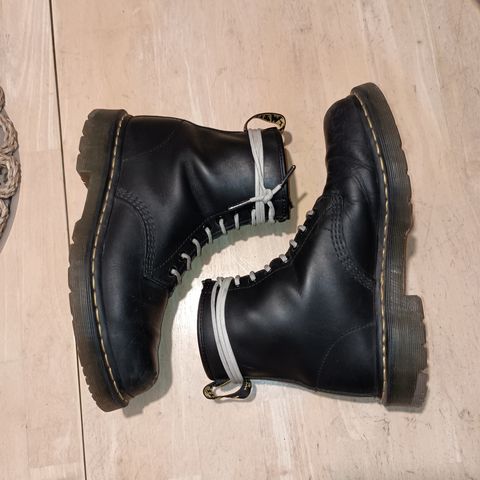 Dr. Martens 1460 SR in Industrial Full Grain