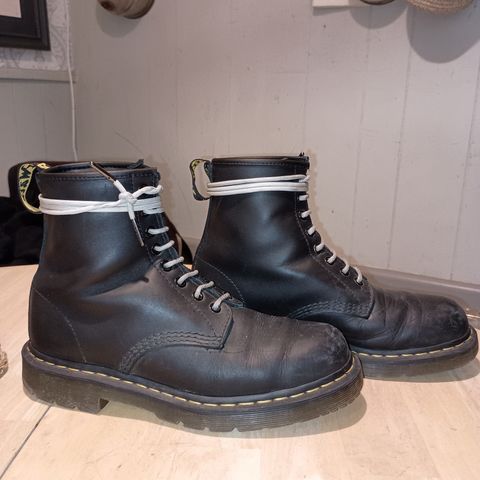 Dr. Martens 1460 SR in Industrial Full Grain