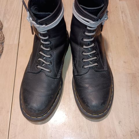 Dr. Martens 1460 SR in Industrial Full Grain