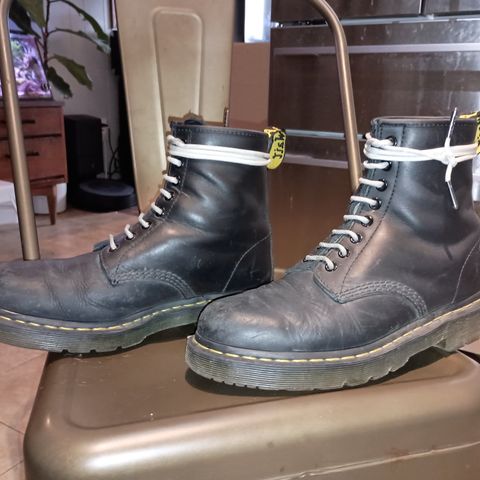 Dr. Martens 1460 SR in Industrial Full Grain
