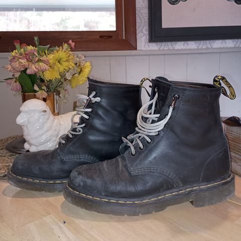 Dr. Martens 1460 SR in Industrial Full Grain