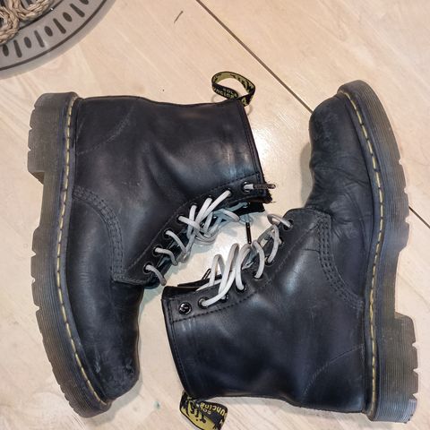 Dr. Martens 1460 SR in Industrial Full Grain
