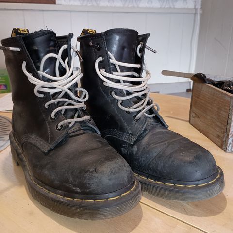 Dr. Martens 1460 SR in Industrial Full Grain