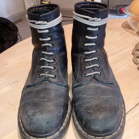 Dr. Martens 1460 SR in Industrial Full Grain