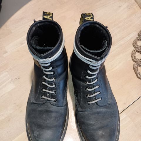 Dr. Martens 1460 SR in Industrial Full Grain