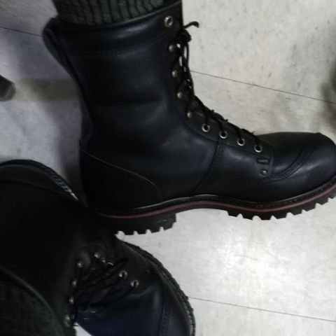 Trav's Outfitter Cove 709K Kevlar Logger in Black Heavy Oil Leather