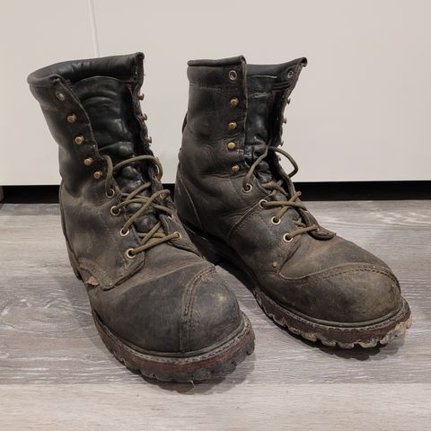 Trav's Outfitter Cove 709K Kevlar Logger in Black Heavy Oil Leather